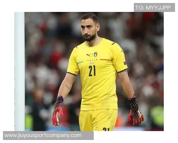 意大利足球队海报发布多纳鲁马巴雷拉雷特吉携手展现无悔拼搏精神